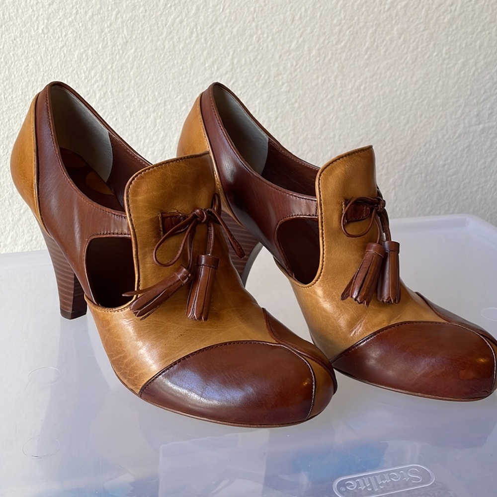 Vintage style Two-Tone Brown Heels with Tassles